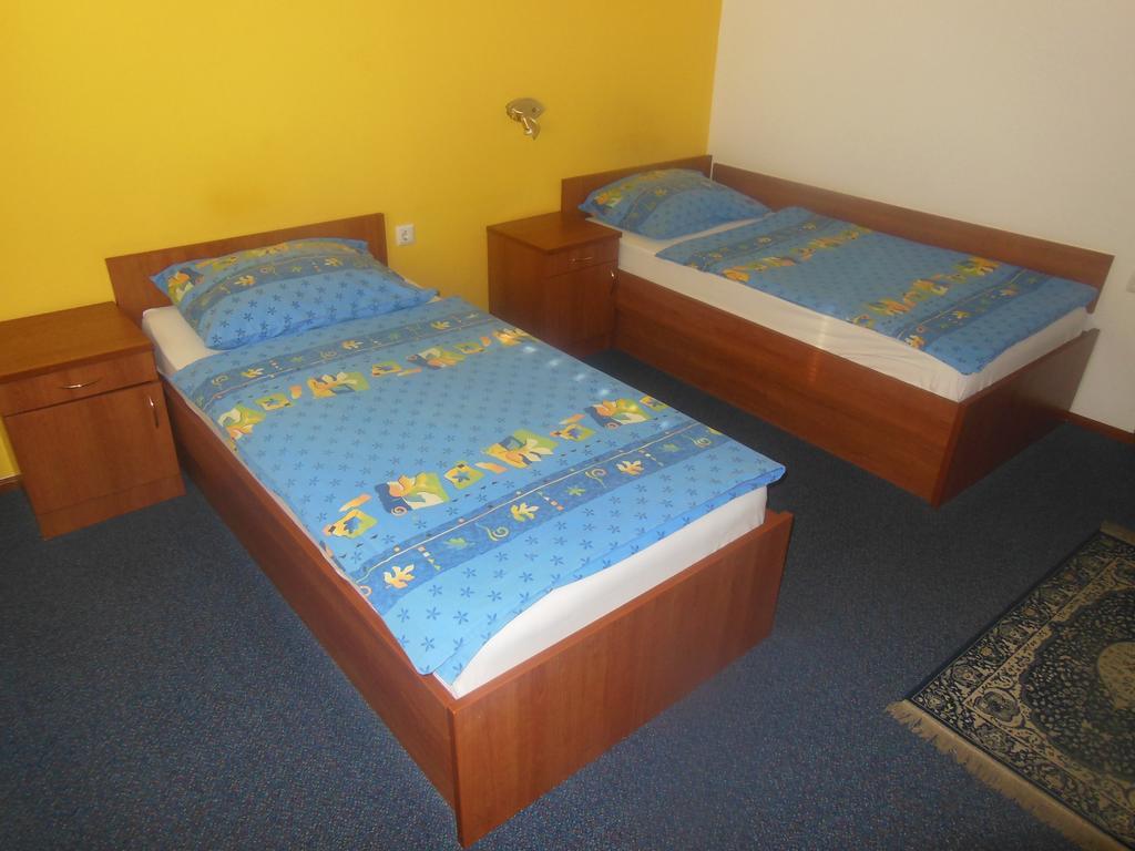 Hotel Pri Belokranjcu Novo Mesto Cameră foto