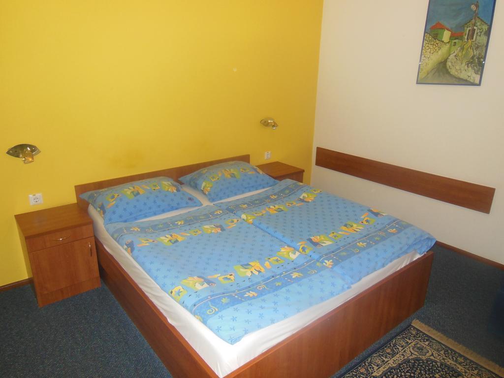 Hotel Pri Belokranjcu Novo Mesto Cameră foto